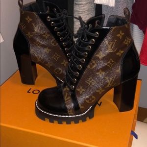 Star trail ankle boots